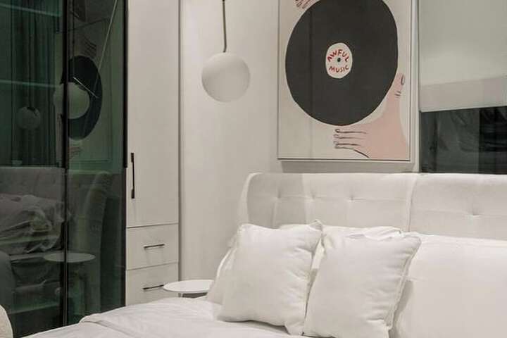 Room 3 of 20