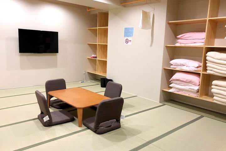 Room 6 of 14
