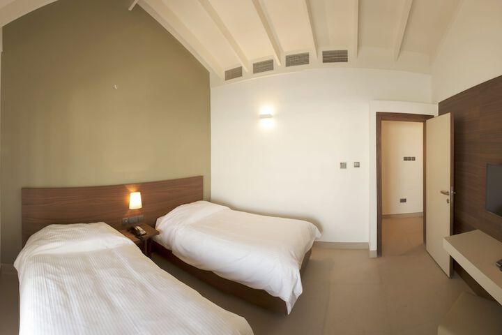 Room 13 of 123