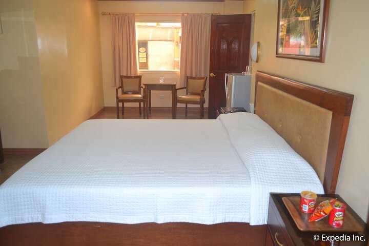 Room 28 of 102