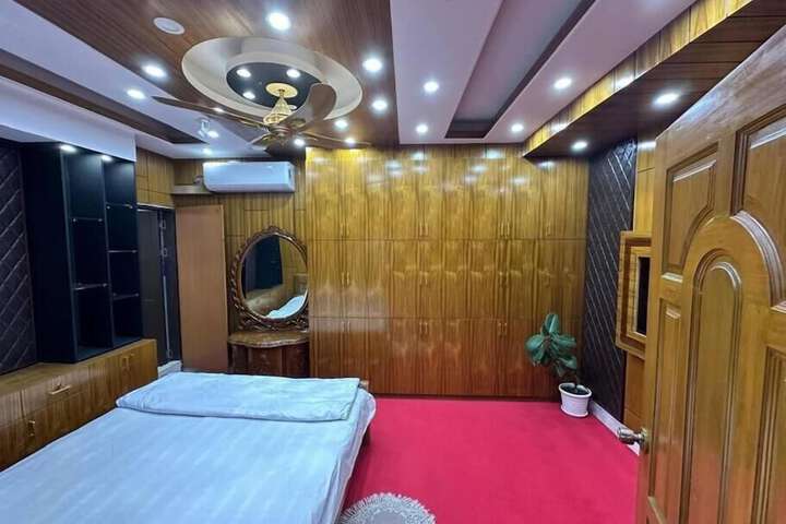 Room 8 of 20