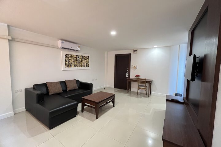 Room 6 of 49