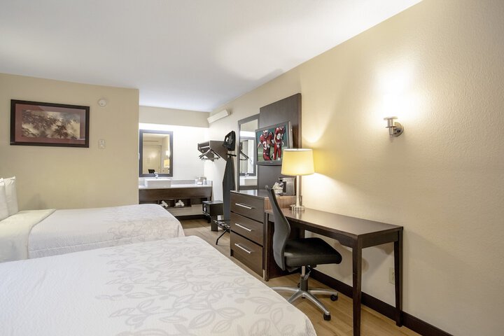 2 Double Beds (6 of 9)