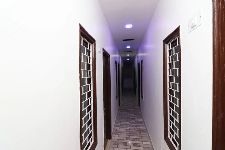 Room 9 of 11