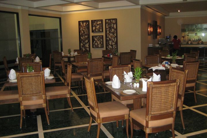 Dining 52 of 63