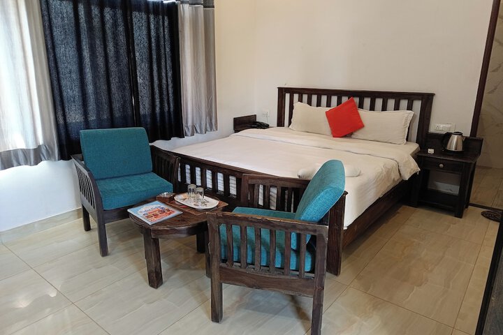 Room 6 of 28