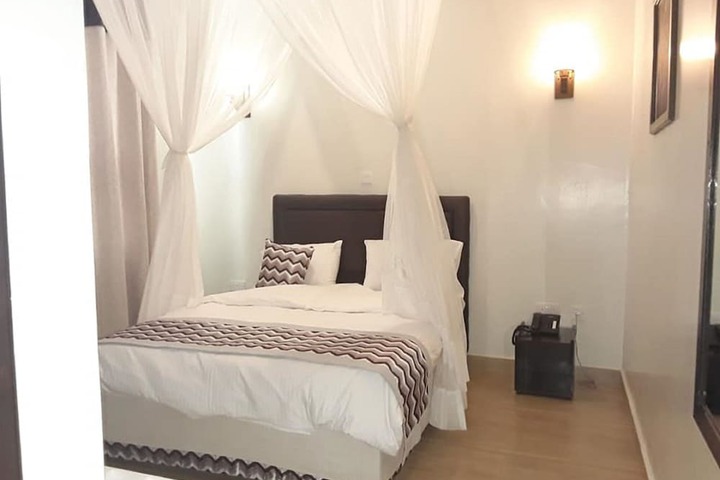 Room 7 of 25
