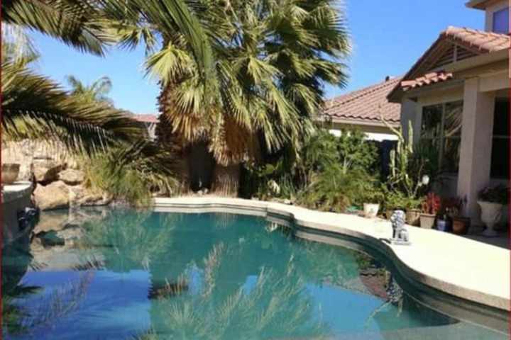 Hotel with Pool