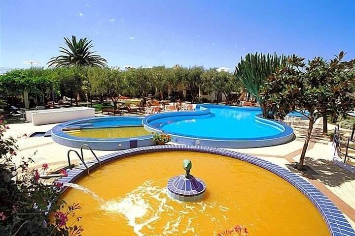Hotel Pool