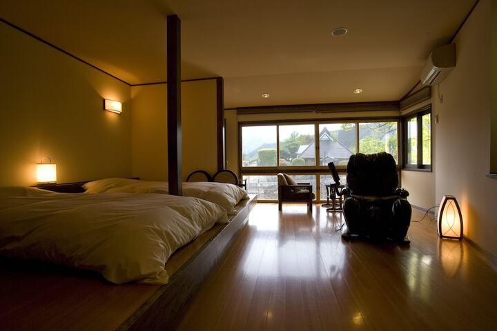 Room 12 of 90