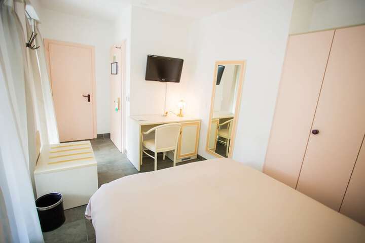 Room 17 of 63