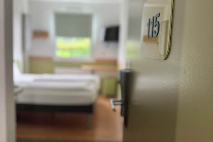 Room 6 of 13