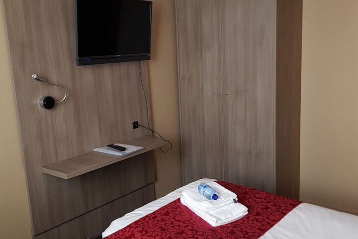 Room 14 of 64