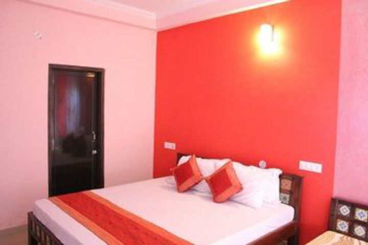 Room 9 of 25
