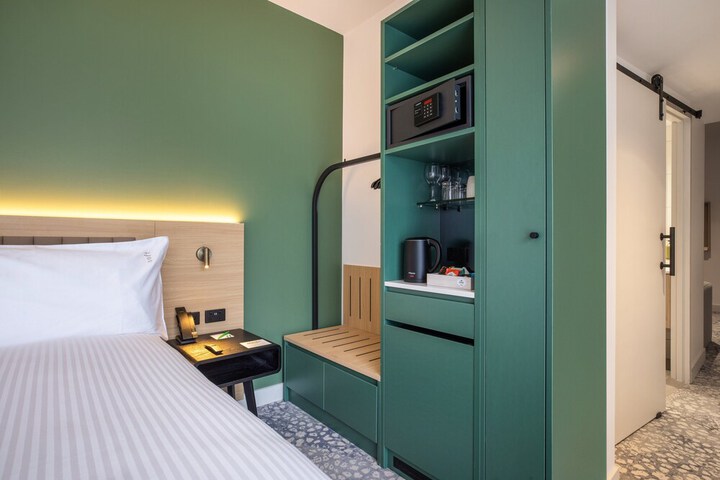 Room 3 of 101