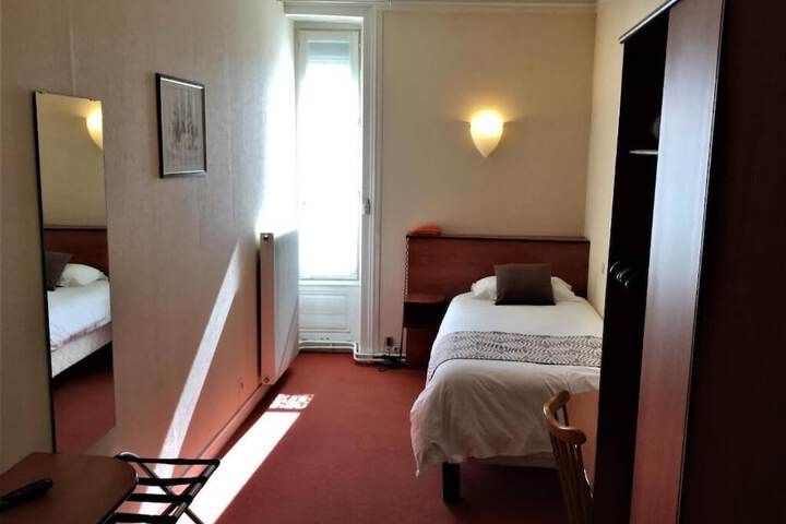 Room 3 of 33