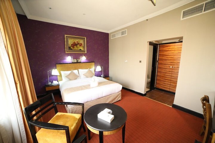 Room 8 of 16