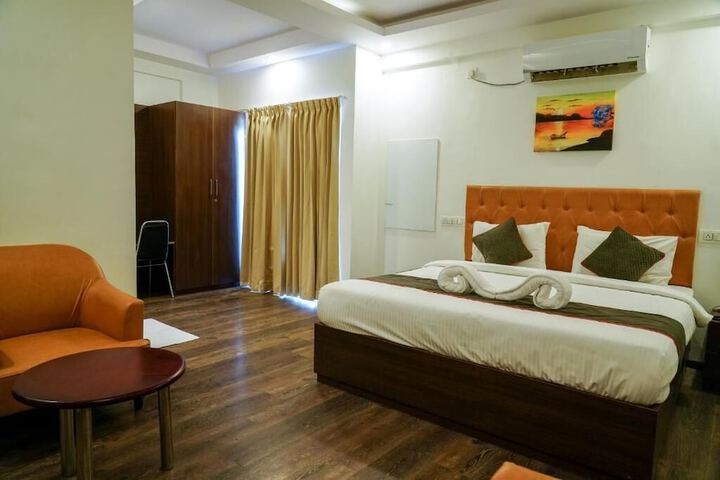 Room 10 of 25