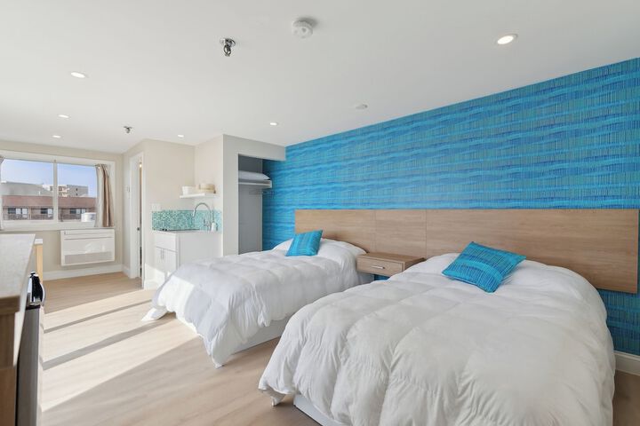 Room 3 of 44
