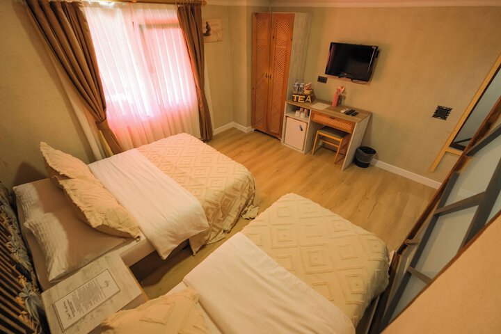 Room 53 of 104