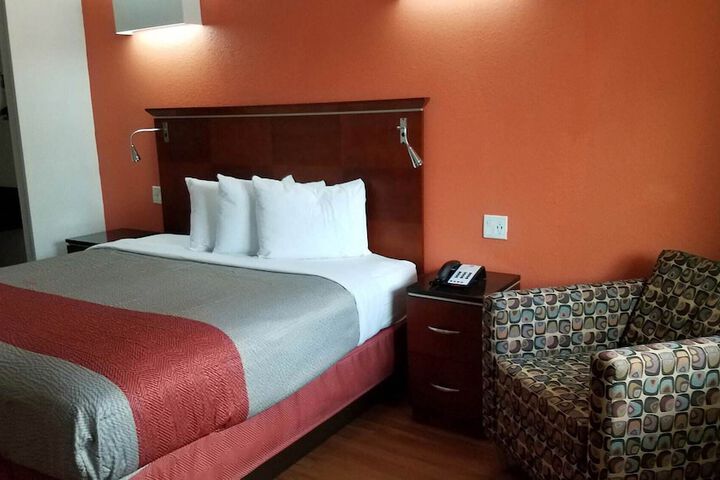 Room 27 of 79