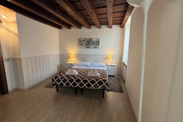Room 4 of 31