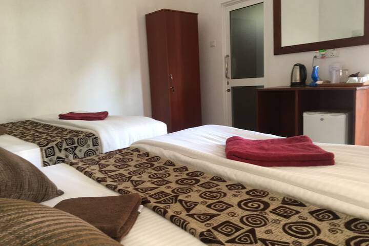 Room 10 of 34