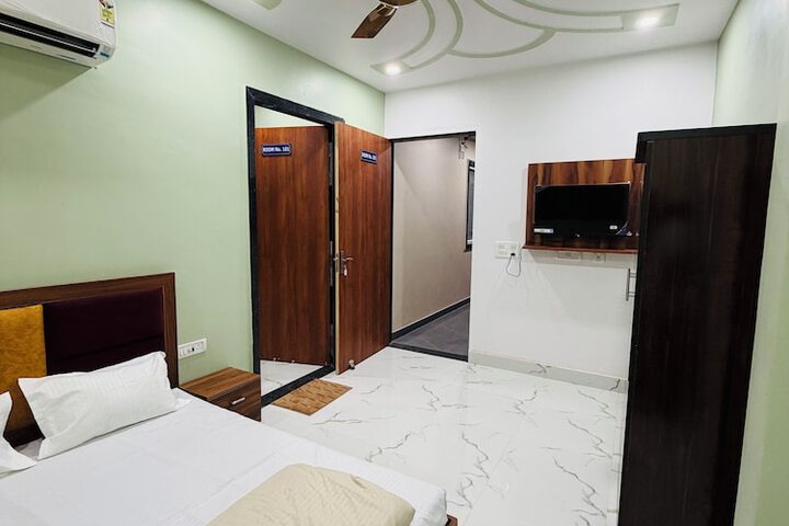 Room 3 of 13