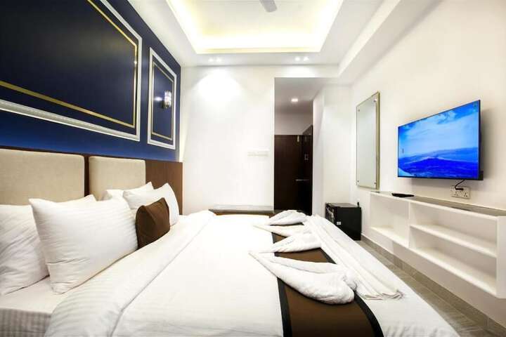 Room 25 of 46