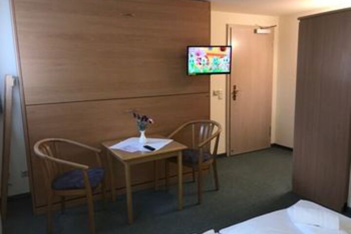 Room 21 of 46