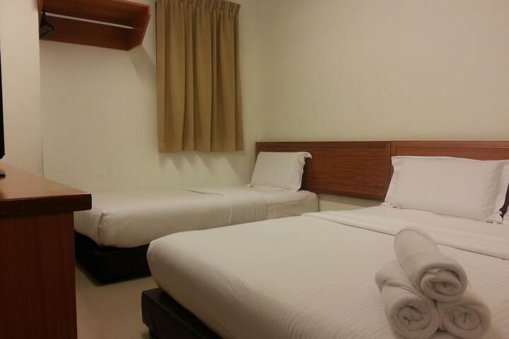 Room 11 of 34