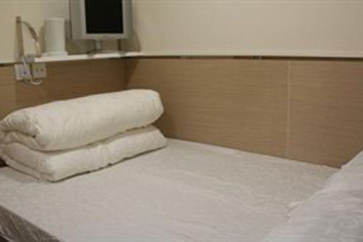 Room 8 of 14