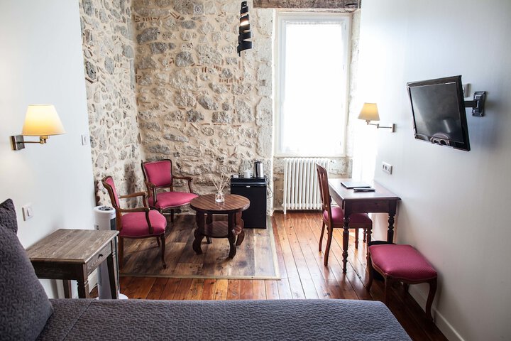 Room 9 of 90