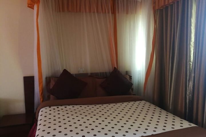 Room 6 of 50