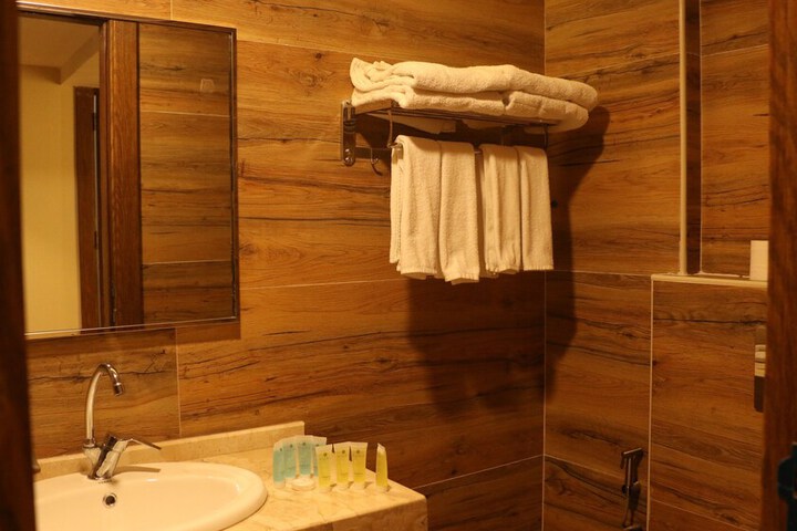 Room 17 of 25