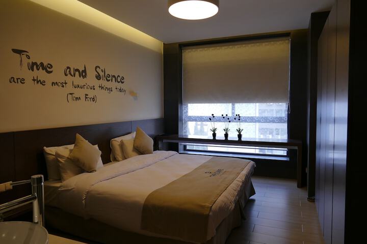 Room 12 of 64