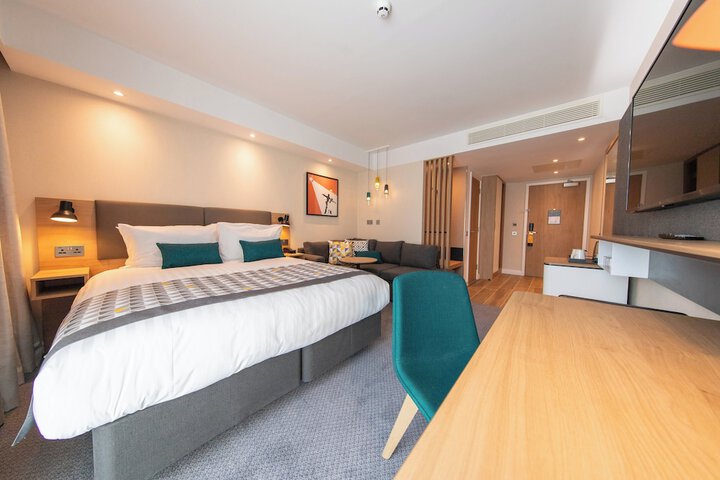 Room 32 of 120