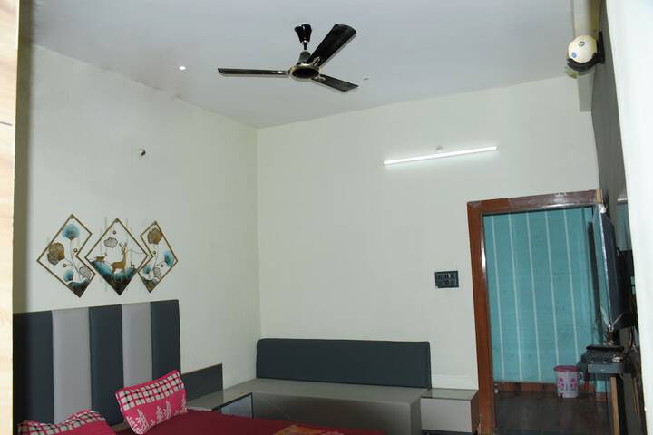 Room 5 of 31
