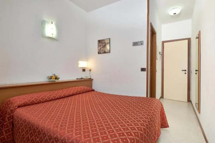 Room 4 of 20