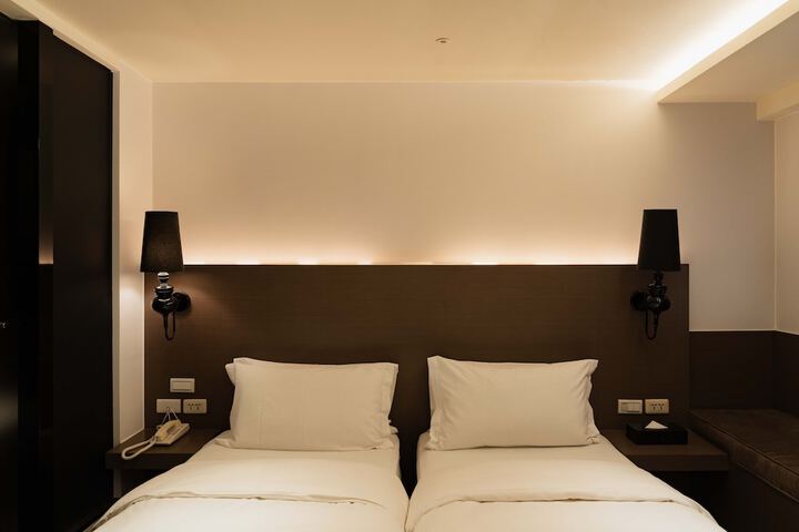 Room 17 of 40