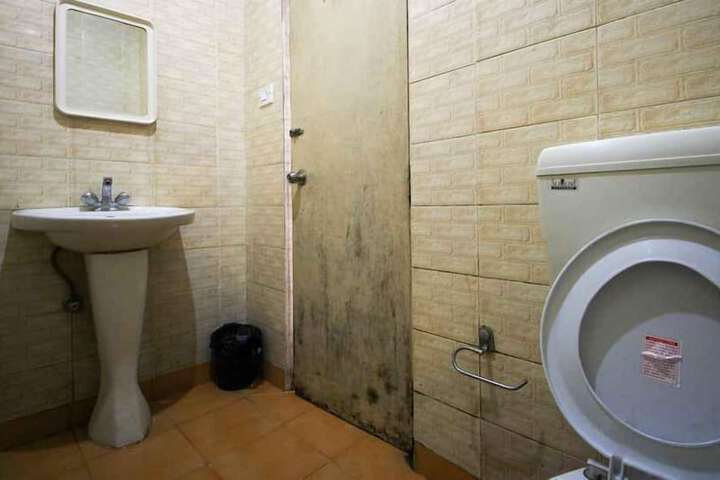 Room 6 of 9
