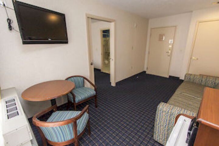 Room 9 of 33
