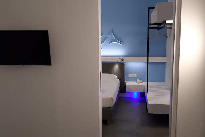 Room 81 of 172