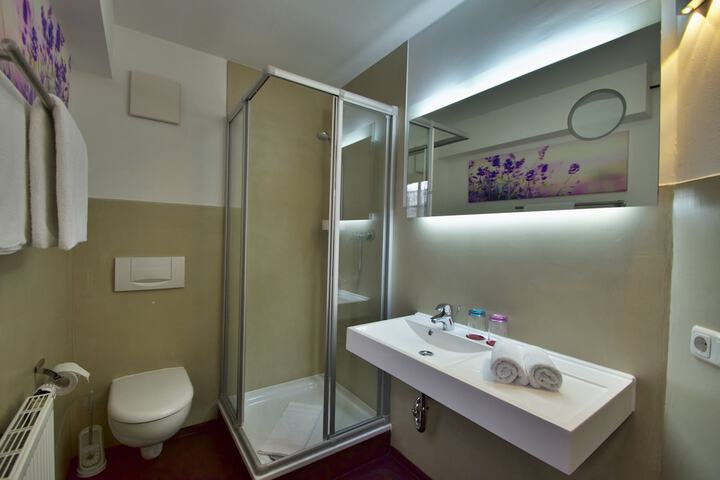 Room 43 of 72