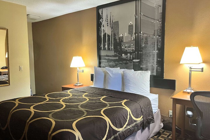 1 Queen Bed (10 of 11)