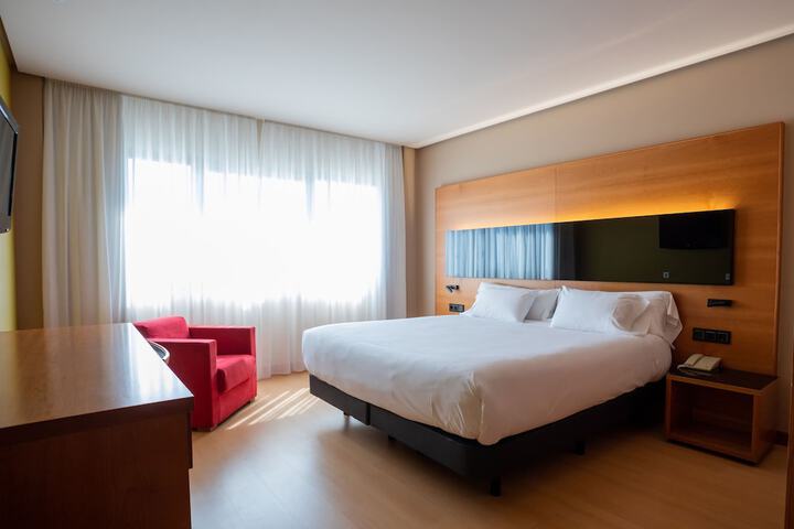 Room 13 of 40