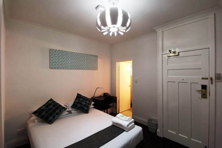 Room 40 of 73