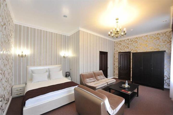 Room 2 of 33