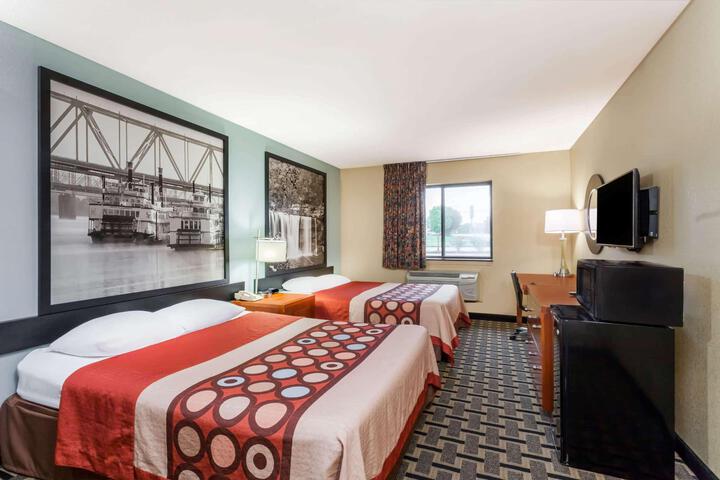 1 Queen Bed (9 of 15)
