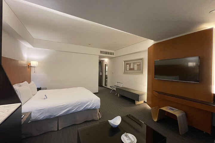 Room 5 of 137